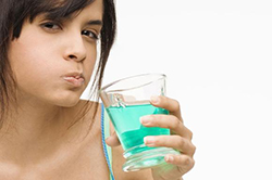 How To Get The Best Results Using Teeth Whitening Mouthwash